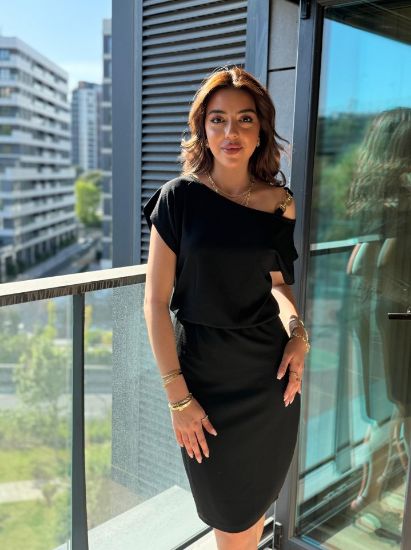 Kadın Kısa Kollu Tek Omuz Askı Ve Aksesuar Detay Beli Lastikli Krep Elbise resmi